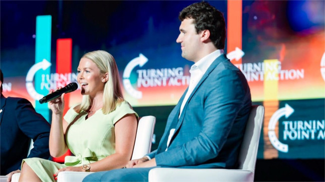 Reaksi dan Janji Donald Trump Setelah Loyalisnya Charlie Kirk Tewas Ditembak